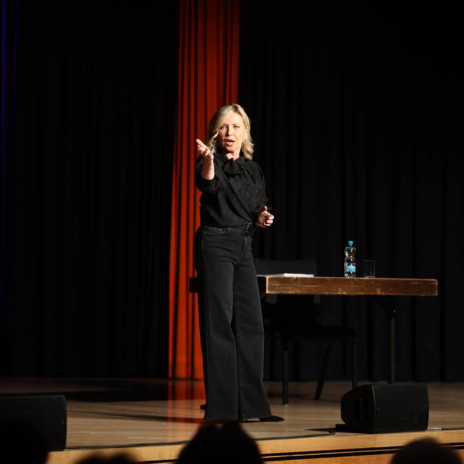 Kabarett in Korschenbroich: Simone Solga provoziert – und das Publikum mag es