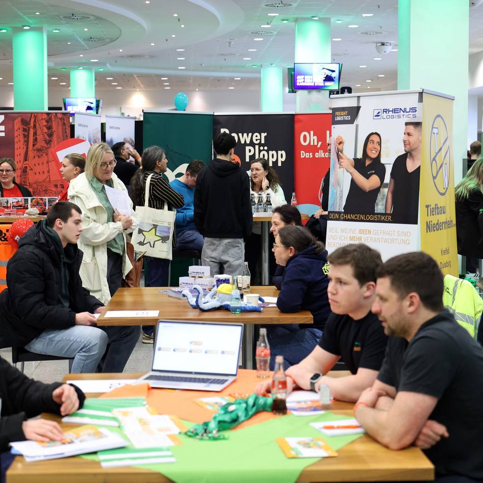 Ausbildungsmesse der IHK Mittlerer Niederrhein: Wer fünf Firmen datet, bekommt eine Stadionführung