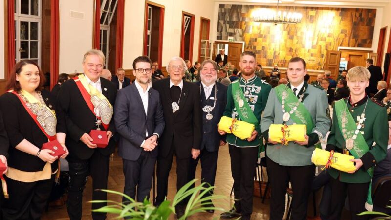 Brauchtum in Mönchengladbach: Grünkohl und Felix-Triumphbögen bei der „Königsvesper“