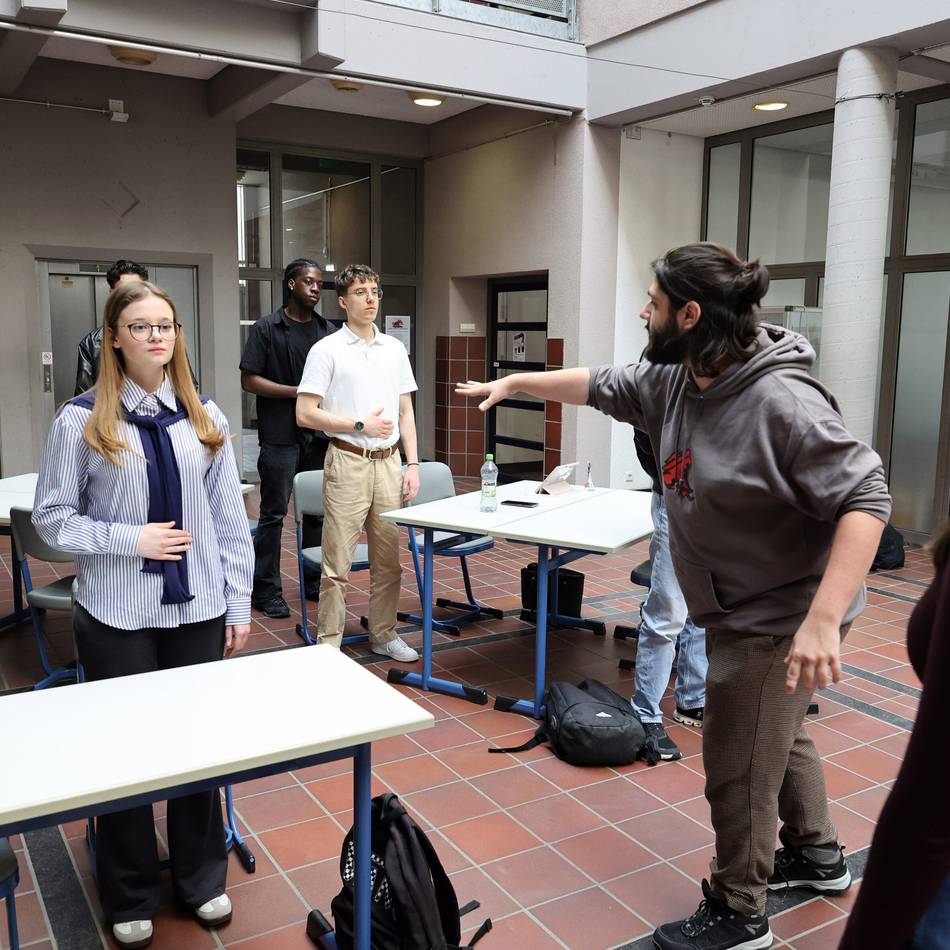 „Die Welle“ am Maria-Lenssen-Berufskolleg: Wenn ein Experiment außer Kontrolle gerät