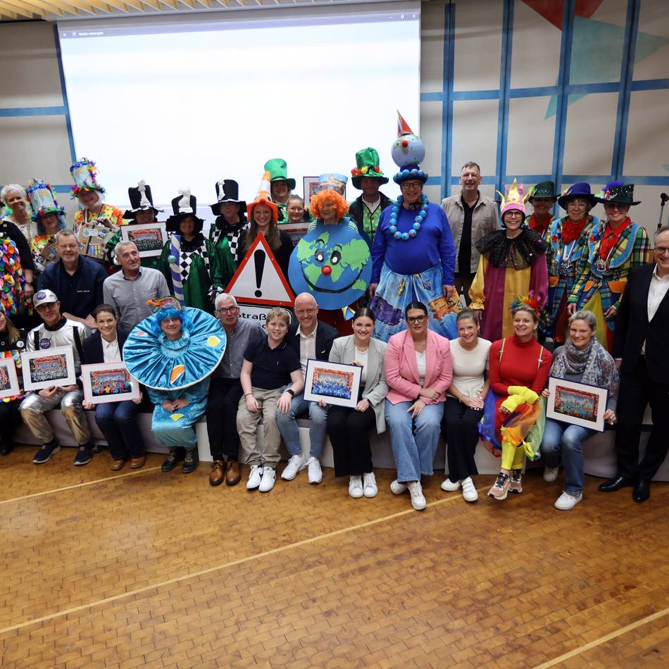 Karneval in Mönchengladbach: Kostüm-Champions des Veilchendienstagszugs geehrt