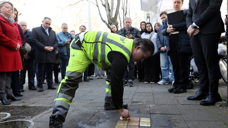 Neue Stolpersteine in Mönchengladbach: „Jetzt ist die ganze Familie wieder zusammen“