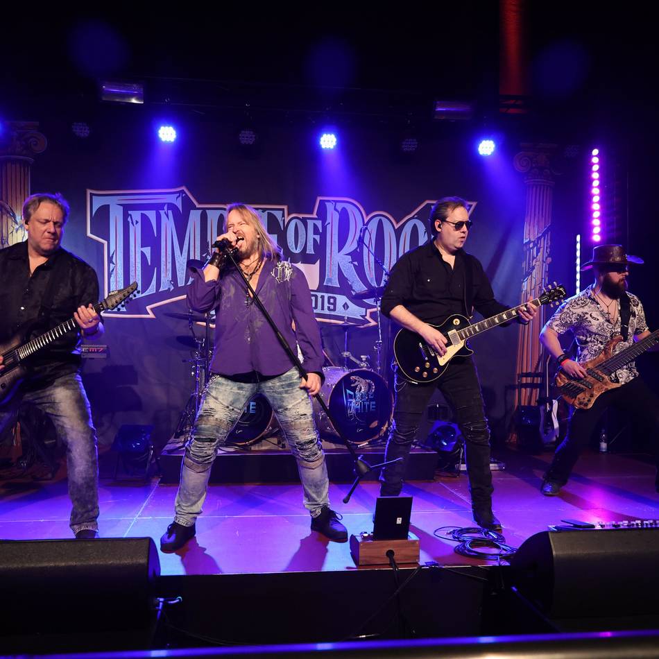 Festival-Atmosphäre in Mönchengladbach: Festival-Atmosphäre, Nostalgie und Ekstase bei Rock-Marathon