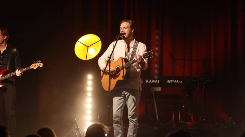 Tribute-Konzert in Mönchengladbach: Die Lieder von Cat Stevens entführen auf eine nostalgische Reise