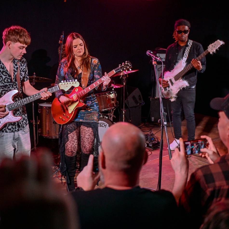 Konzert in den Gelderner Lindenstuben: Blues- und Rockfans bejubeln junge Musiker im „Joker“