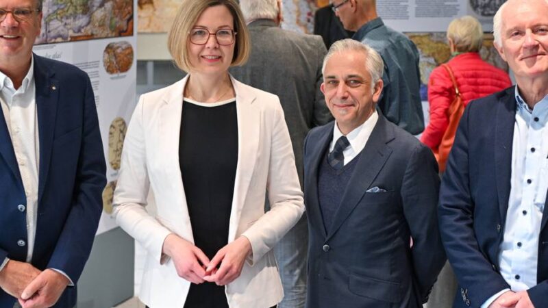 Ausstellung „Karten der Welt“ in Geldern: Handgemalte Karten für den spanischen König