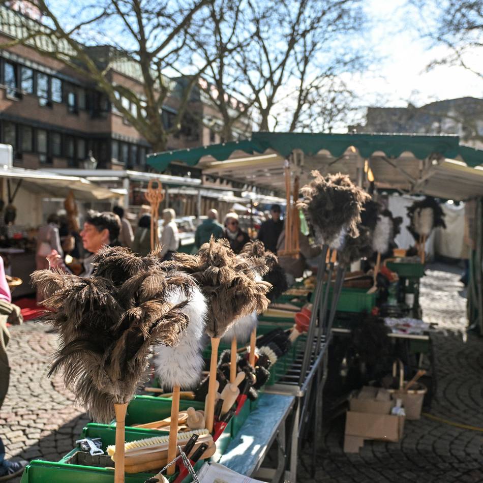 Halbfastenmarkt in Kempen: Staubwedel, Dahlienknollen und Backfisch