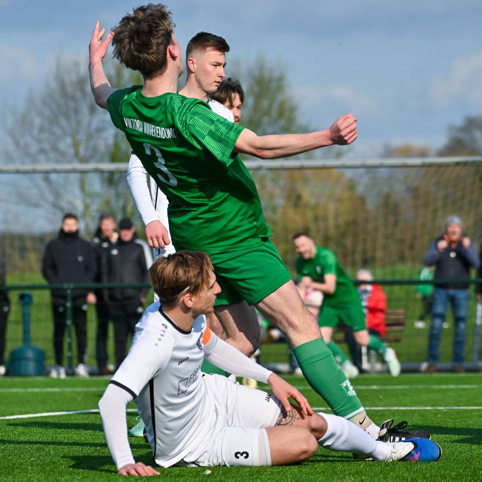 Das Topspiel in der Kreisliga A: Ein verrücktes Fußballspiel im Viktoria-Sportpark