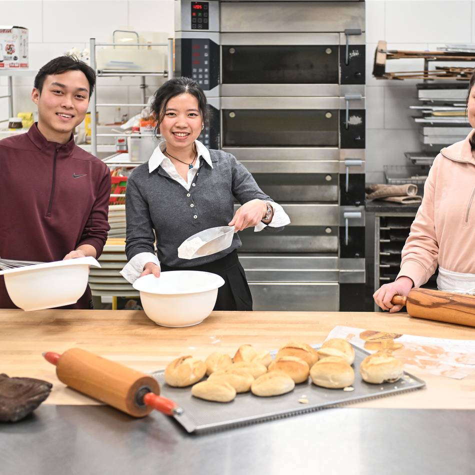 Zulauf am Berufskolleg des Kreises Kleve: Immer mehr Azubis aus Vietnam beim Bäcker und Metzger