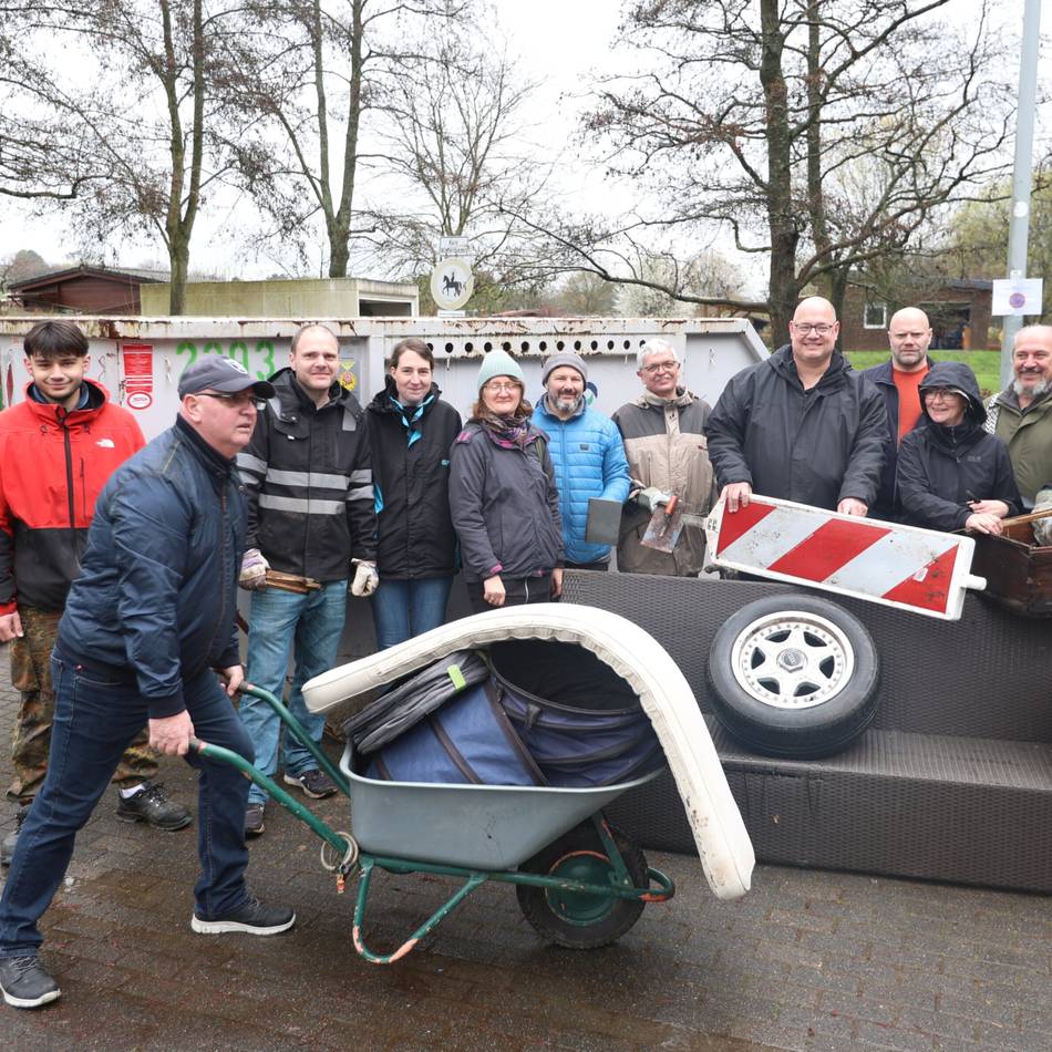 Kuriose Funde bei Stadt-Putzaktion: Wenn 7000 Leverkusener aufräumem …