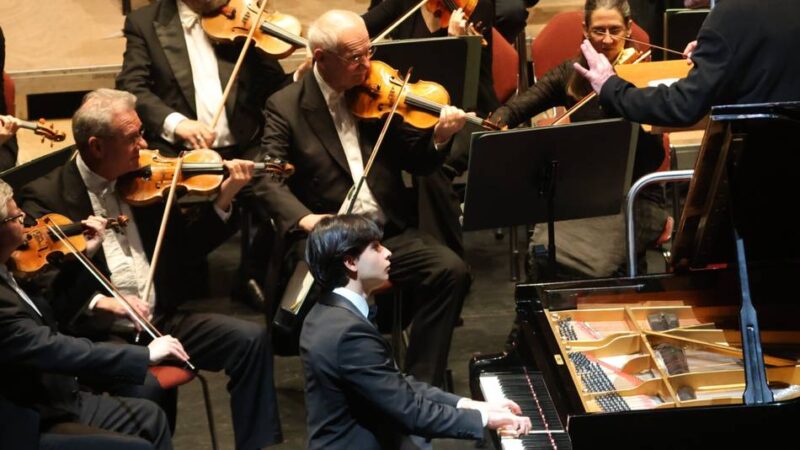 Westdeutsche Sinfonia Leverkusen: Junger Solo-Pianist Can Sarac brilliert bei Klassiksonntag