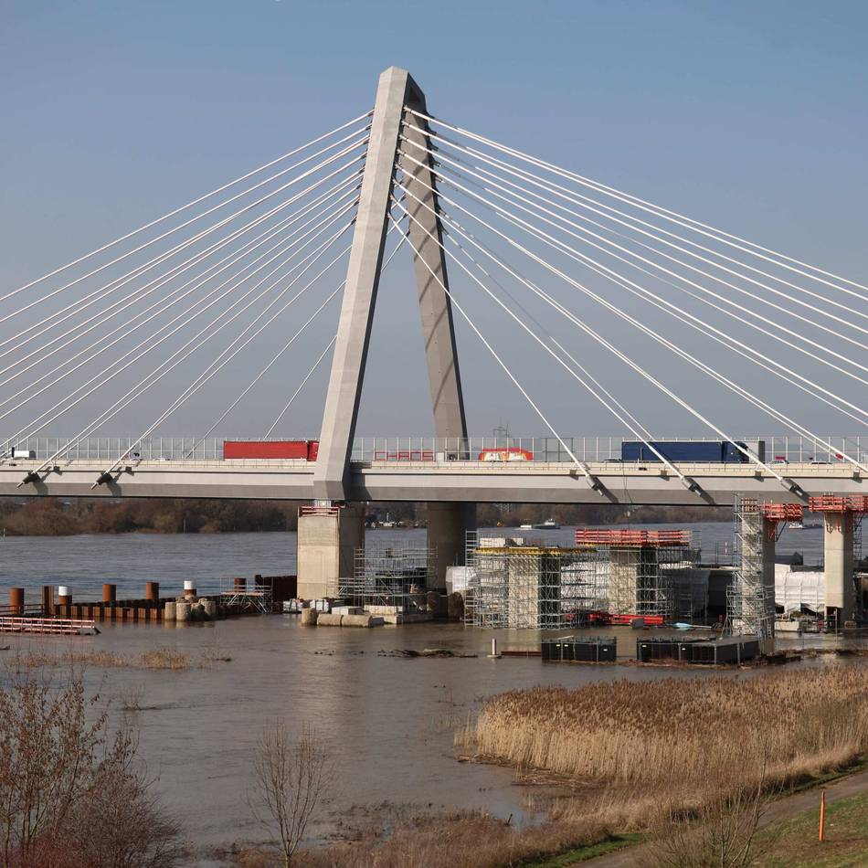 Mehr als 800 Millionen Euro: Opposition befürchtet im A1-Brücken-Streit größeren Schaden als bei Maut-Desaster