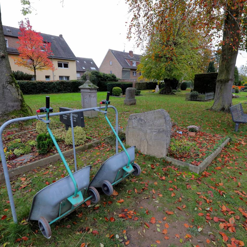 Antrag einer Bürgerin: Das Lagerungsverbot auf Xantens Friedhof wackelt