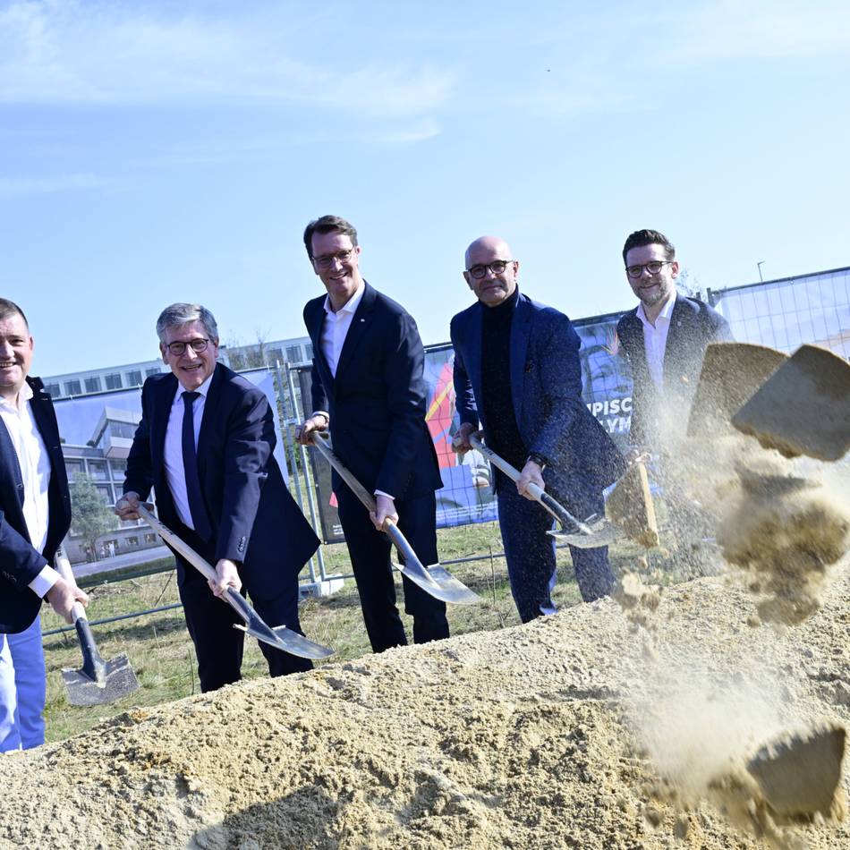 Mönchengladbach als „Tempel in Europa“ für diese Sportart: Ministerpräsident Wüst gibt Startschuss für Hockey-Leistungszentrum