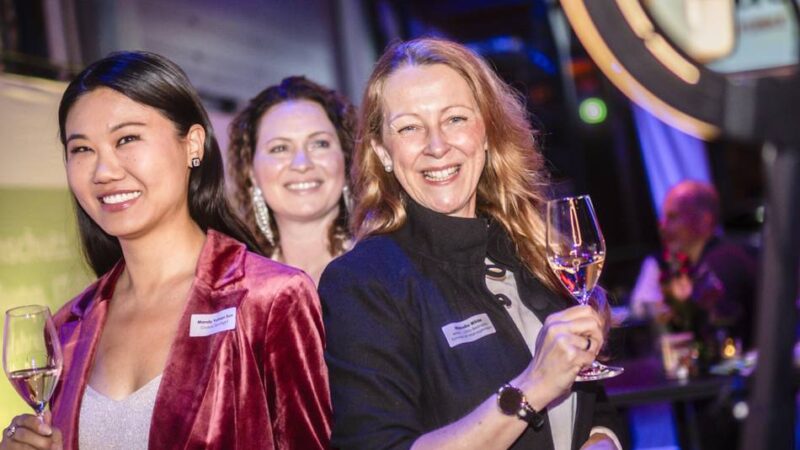 Netzwerken auf dem Areal Böhler: Hunderte Gäste tauschen sich beim ersten „Düsseldorf IN“ des Jahres aus