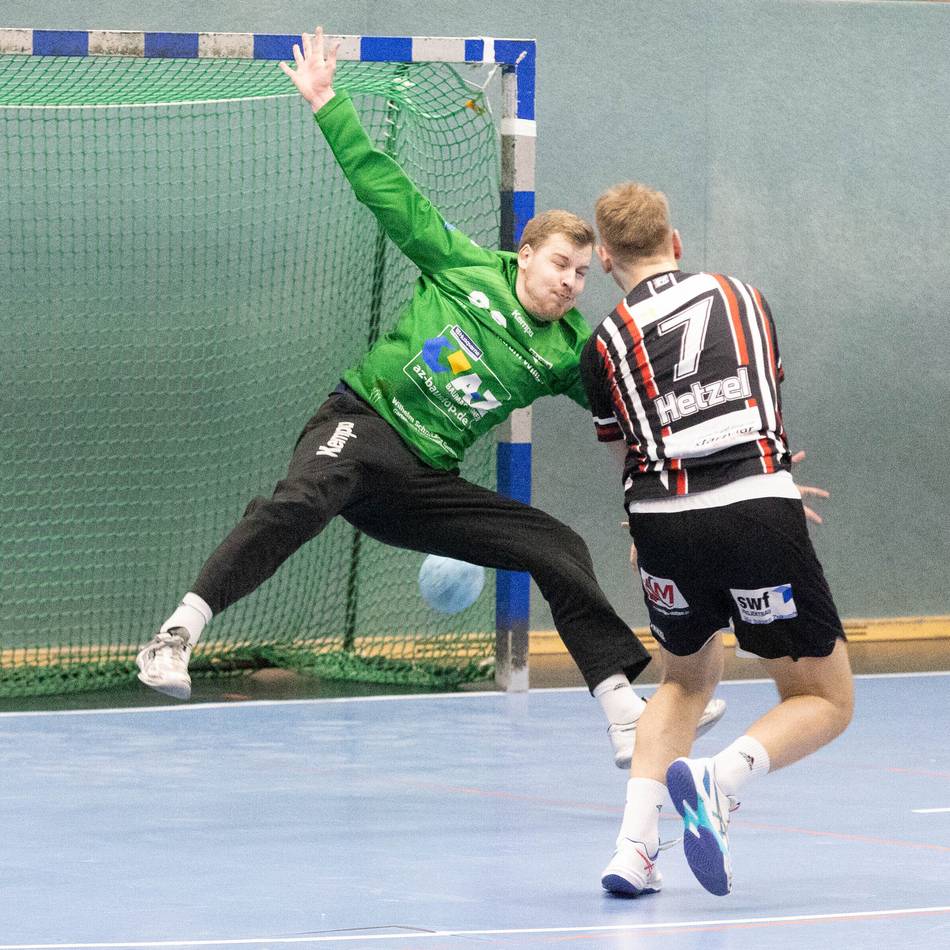 „Von Anfang bis Ende das bessere Team“: Handball Oppum bleibt mit Sieg oben dran, Adler Königshof lässt Federn