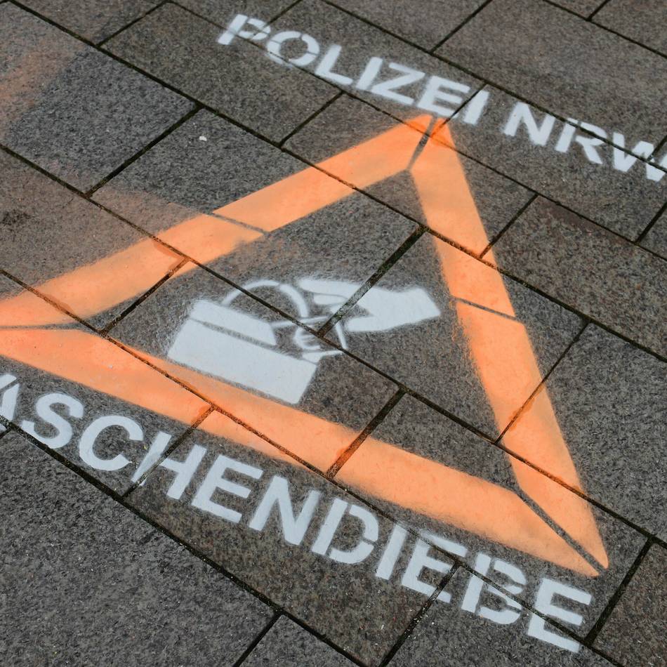 Auch Fälle in Radevormwald und Hückeswagen: Polizei warnt: Taschendiebe sind unterwegs