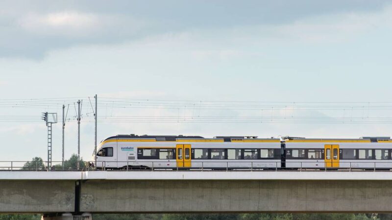 Keine Weiterfahrt bis Eindhoven: Ausbau des RE13-Schienenverkehrs verzögert sich