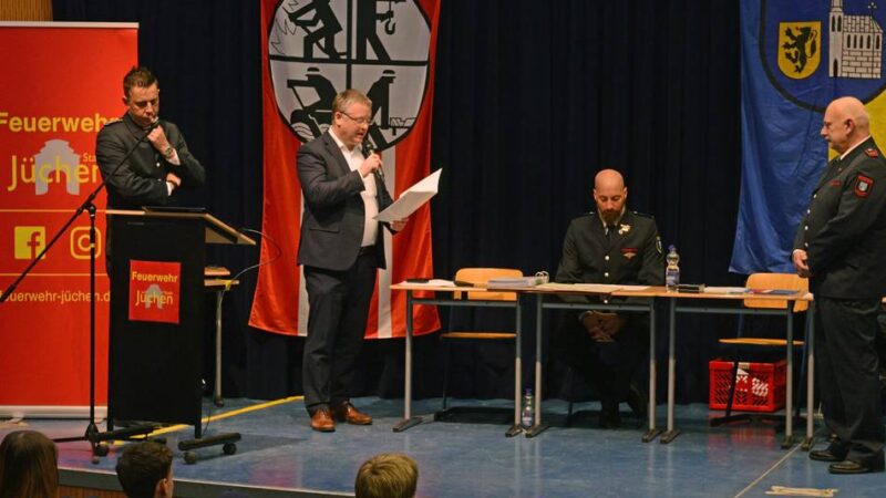 Auszeichnung in Jüchen: Feuerwehr ehrt besondere Verdienste und Jubilare