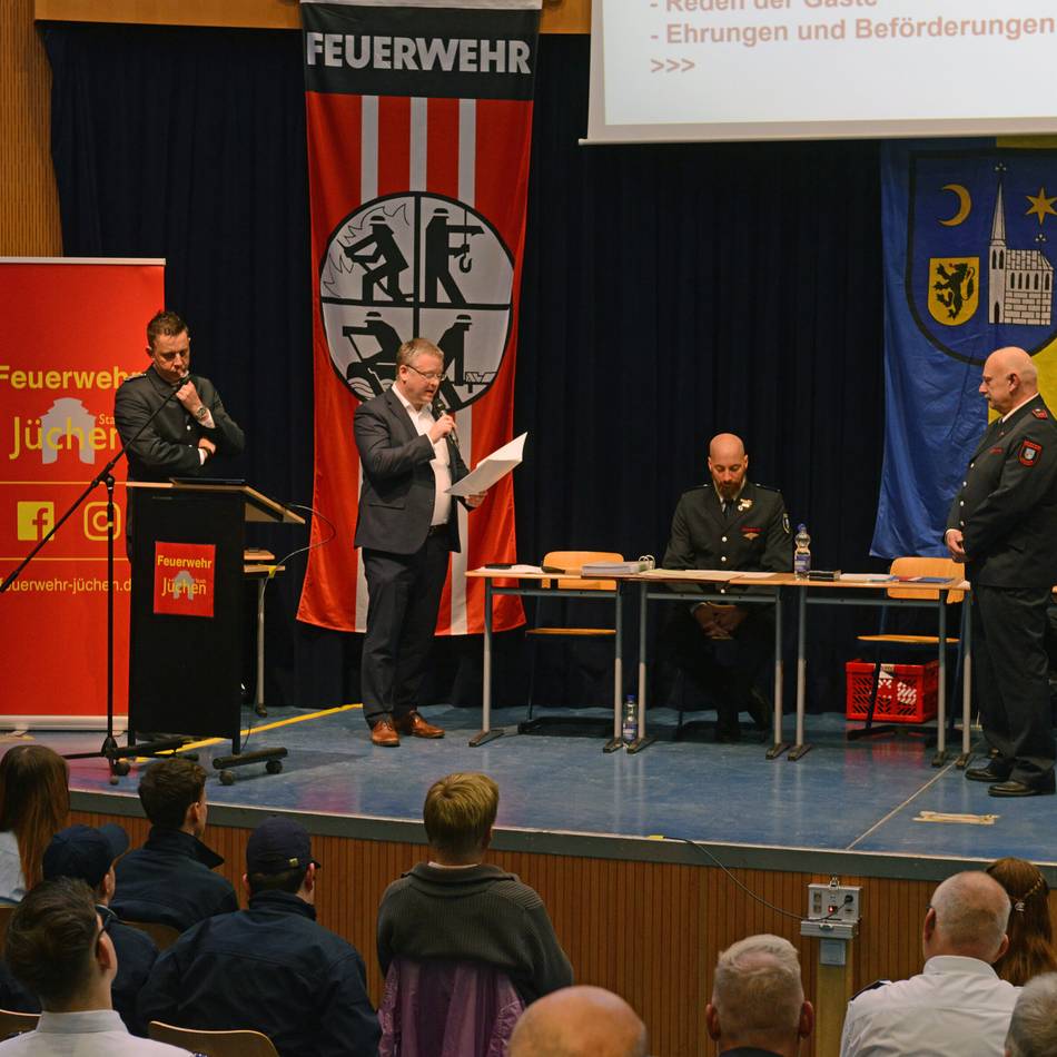 Auszeichnung in Jüchen: Feuerwehr ehrt besondere Verdienste und Jubilare