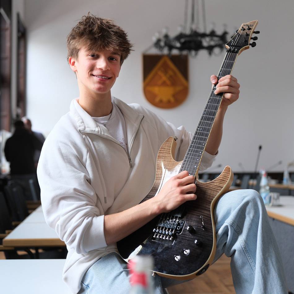 Musikschule Heiligenhaus: Leo Stüwe – top an der Gitarre