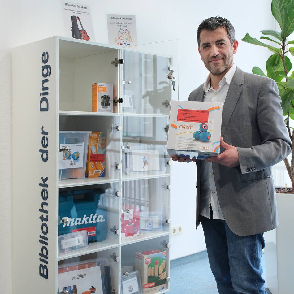 Im Medienzentrum: Ausleihe auf neuen Wegen