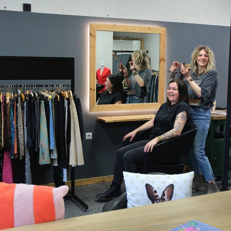 Neu in Ratingen: Friseurhandwerk und Mode unter einem Dach