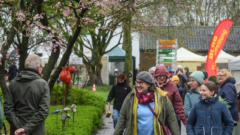 Kunst und Handwerk in Kleve zum Frühling: Das bietet ein Rundgang über den Ostermarkt am Haus Riswick
