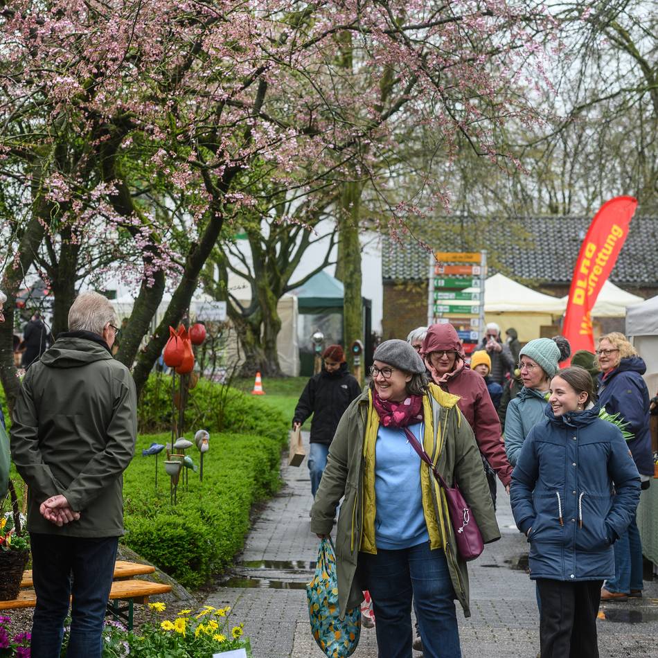 Kunst und Handwerk in Kleve zum Frühling: Das bietet ein Rundgang über den Ostermarkt am Haus Riswick