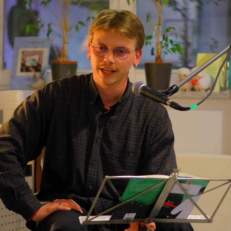 Musikalische Lesung in Alpen: Drei Romane, zwei Musiker, ein unterhaltsamer Abend