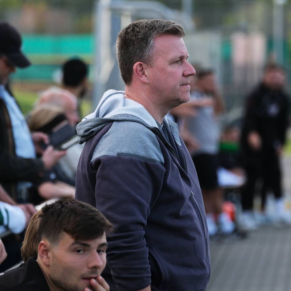 Im Aufwind – und in Unruhe: Titelkandidat VfB 03 Hilden trennt sich von Coach Tim Schneider