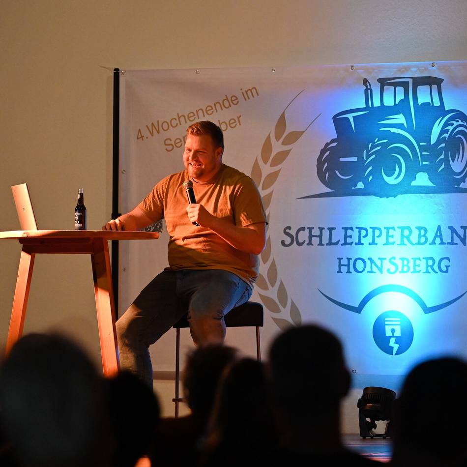 Comedy in Radevormwald: Kate Perry auf Amrum? Schräger Humor im Bürgerhaus