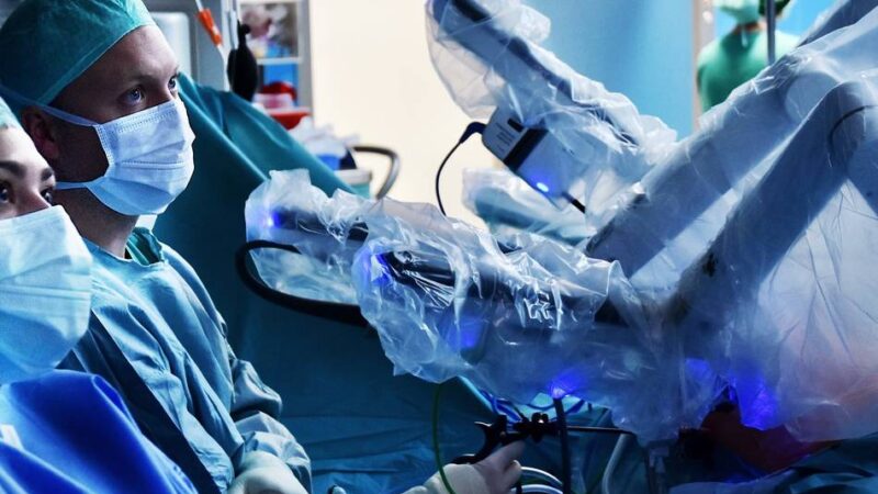 Einsatz in der Gynäkologie, Urologie und Thoraxchirurgie: Tag der Robotik am Lukaskrankenhaus in Neuss – das wird geboten