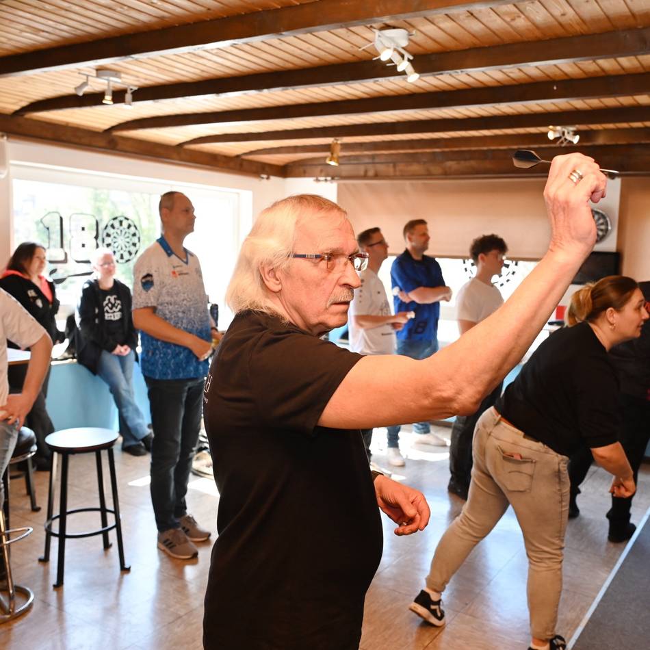 Darts-Wettkampf in Radevormwald: TV Herbeck trifft ins Schwarze