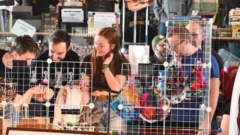 „Bergisch Brandschatzen“ in Radevormwald: Fantastischer Flohmarkt mit fast 1000 Besuchern