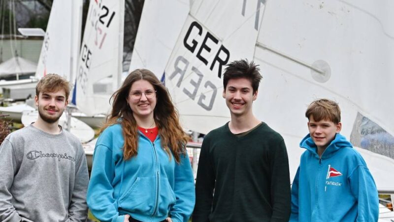 Saisonstart auf der Bever: Junge Segler holen ihre Jollen aus dem Winterschlaf