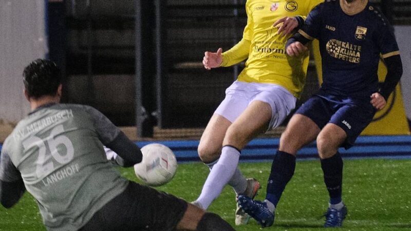 Fußball in Meerbusch: TSV punktet beim Spitzenreiter, FCB torlos