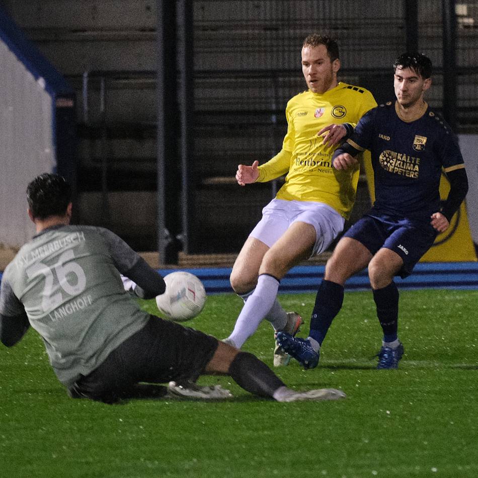 Fußball in Meerbusch: TSV punktet beim Spitzenreiter, FCB torlos