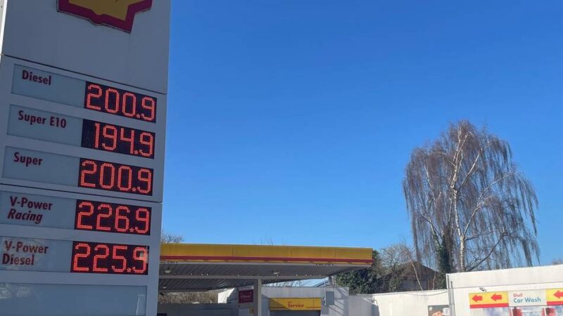 Spritpreise in Erkelenz: „Sobald die Zwei vorne steht, ist hier gar nichts mehr los“