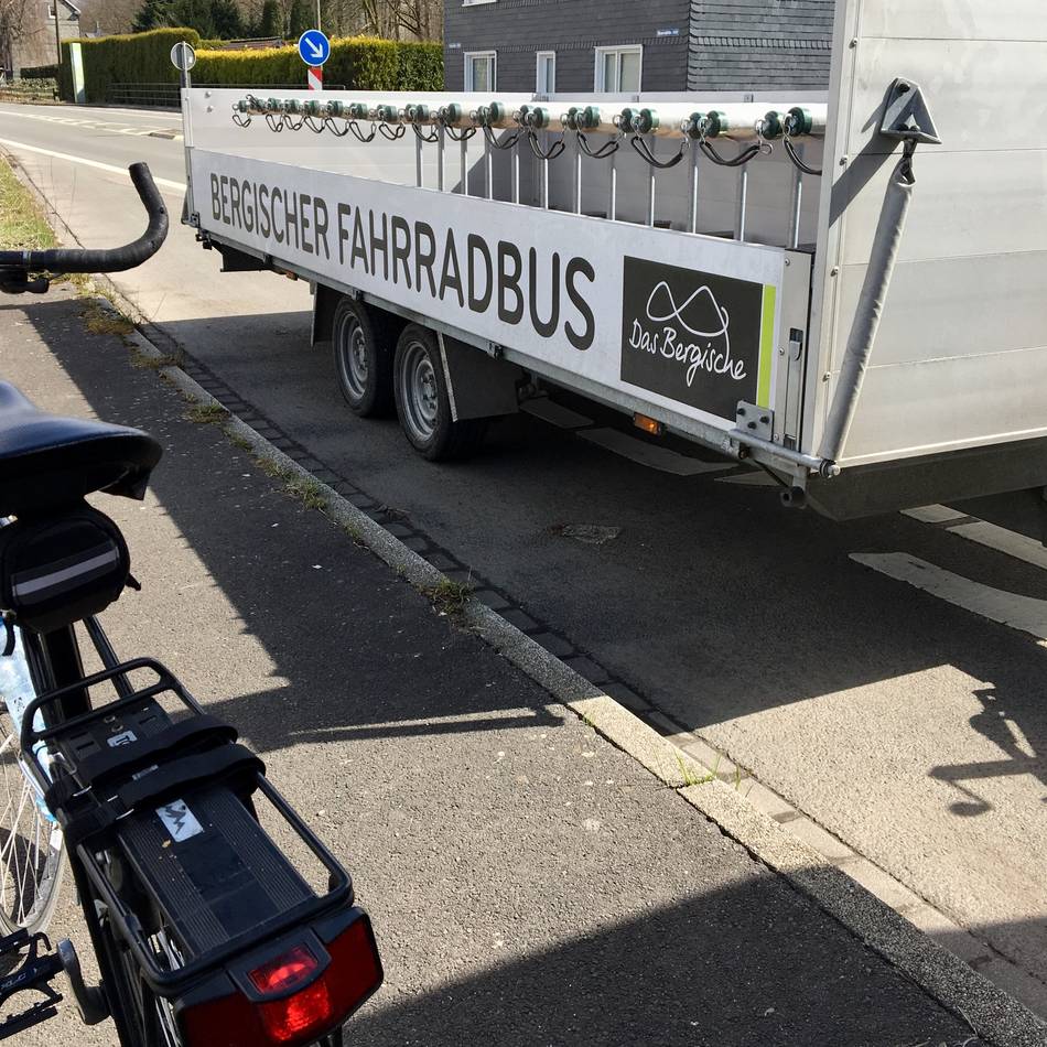 Freizeitlinie entlang der Balkantrasse: Bei Geisterbussen kann gut gespart werden