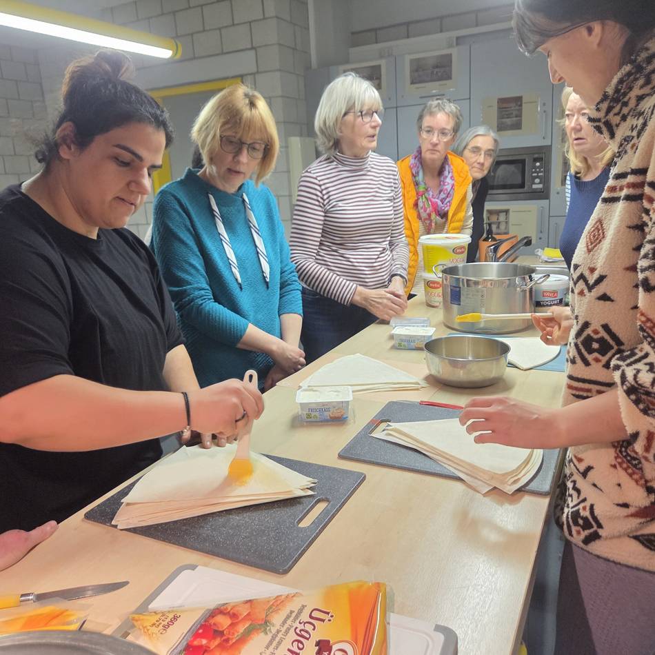 Börek, Linsen und Lebensfreude in Jüchen: Landfrauen reisten kulinarisch in die türkische Küche