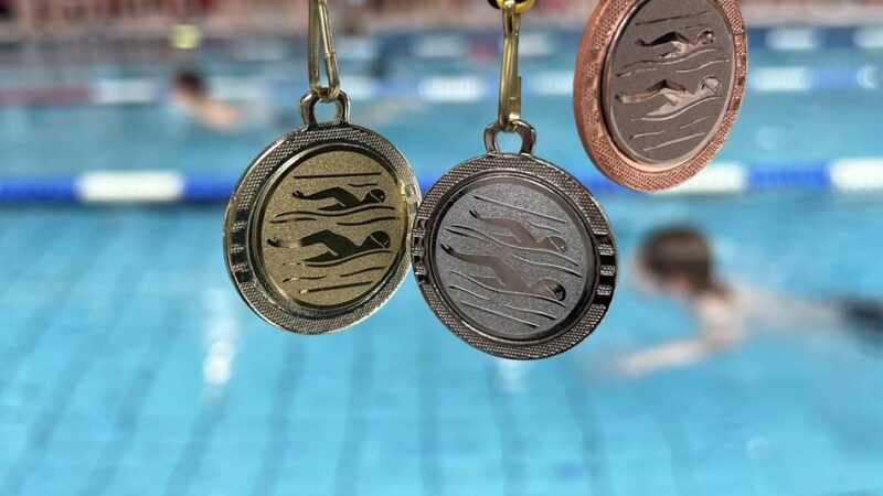 Im Hallenbad Korschenbroich: 152 Grundschüler schwammen um die Wette