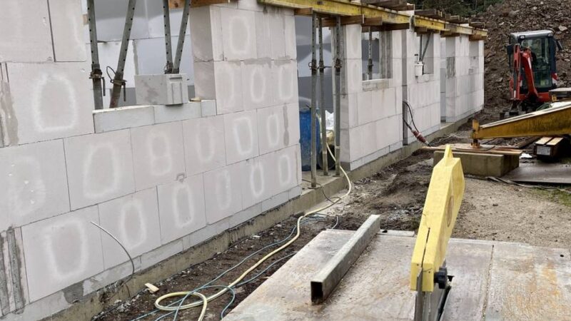 Bauprojekt des Dabringhauser TV: Vom ersten Spatenstich zum gedeckelten Erdgeschoss