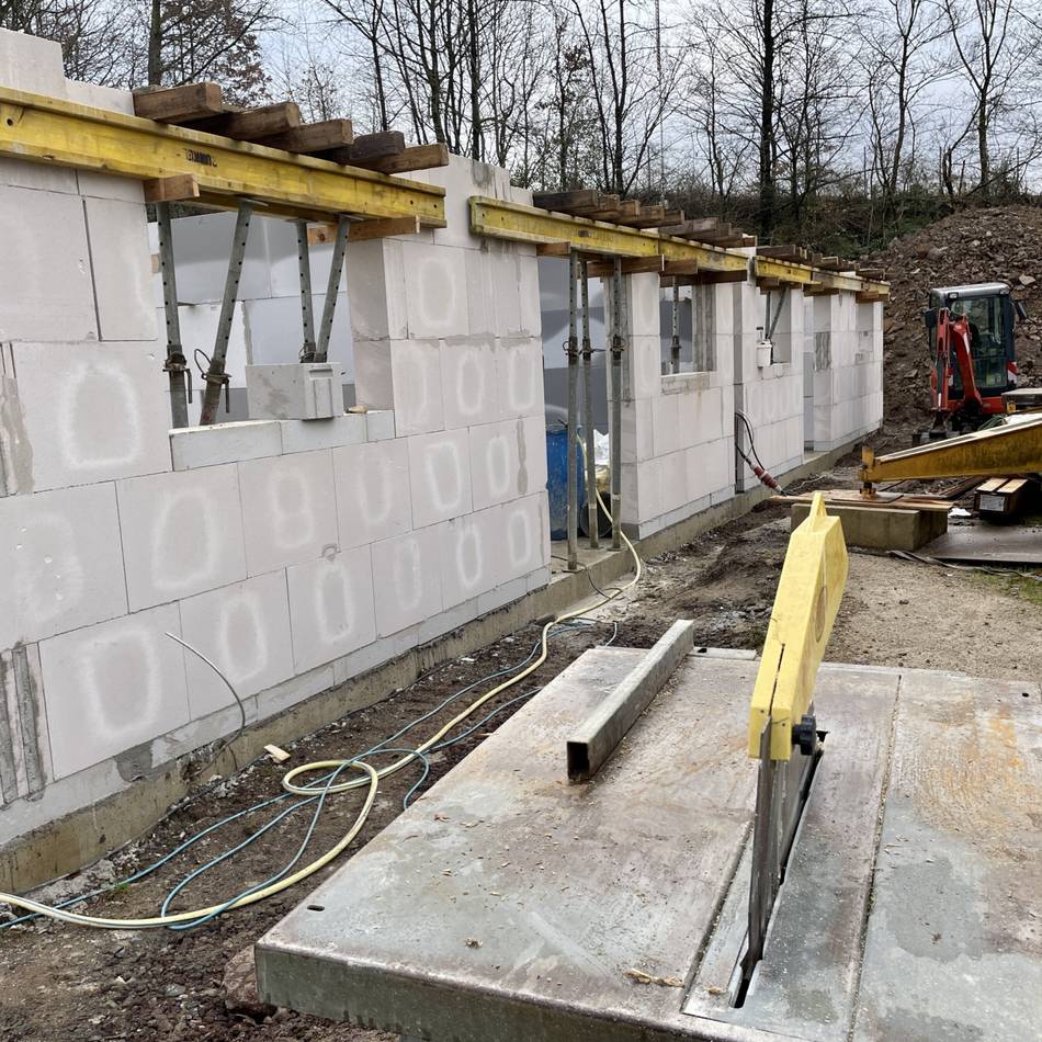 Bauprojekt des Dabringhauser TV: Vom ersten Spatenstich zum gedeckelten Erdgeschoss