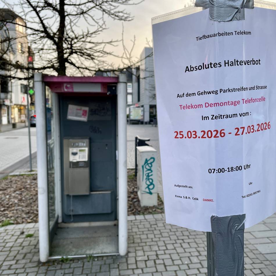 „Foto der Woche“ aus Wermelskirchen: Telefonzelle verschwindet aus dem Stadtbild