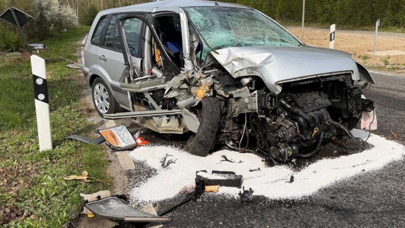 K18 stundenlang gesperrt: 91-Jähriger bei Alleinunfall in Dormagen schwer verletzt