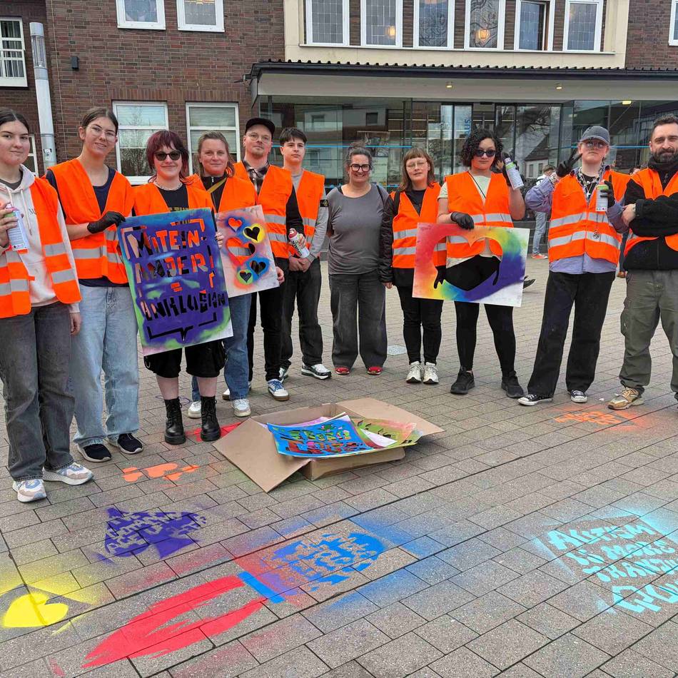 In Monheim Mitte: Jugendliche setzen farbige Zeichen für mehr Respekt