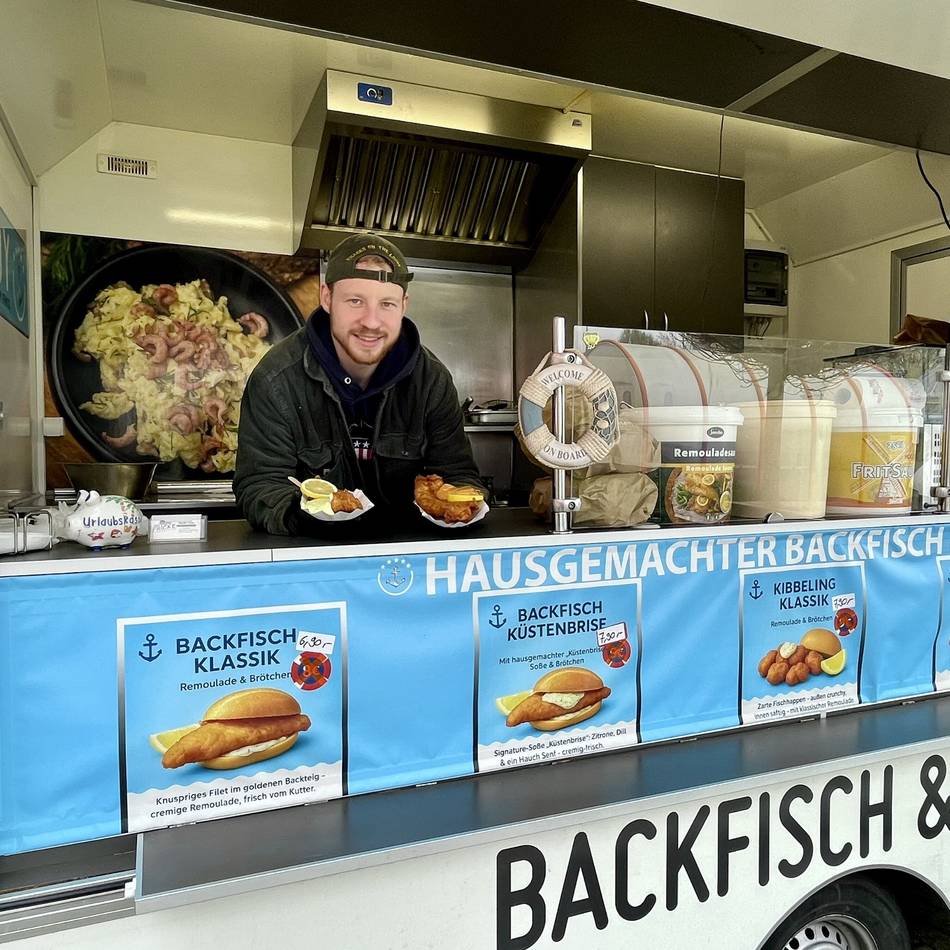 Foodtruck in Goch: Yannik Fricke frittiert frischen Fisch