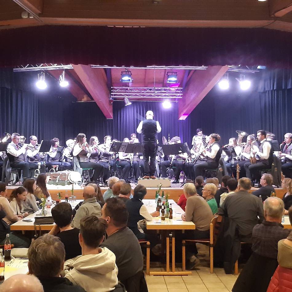 Frühjahrskonzert des Musikvereins Harmonie: „Preisgekrönte Musik“ auf Sonsbecks Kastell-Bühne