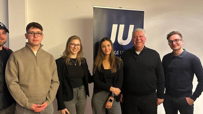 Christdemokraten in Radevormwald: Jürgen Hardt spricht mit Jugendlichen über Wehrpflicht